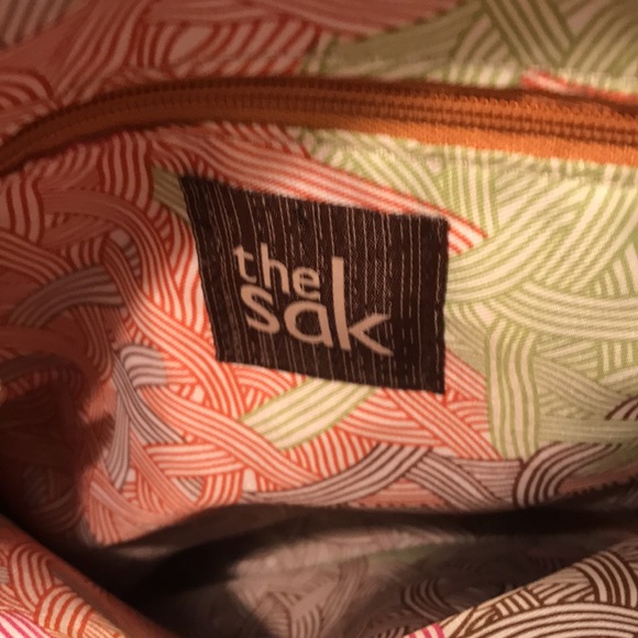 The SAK Fold-over Flap Leather Crossbody Messenger Bag - Picture 8 of 9